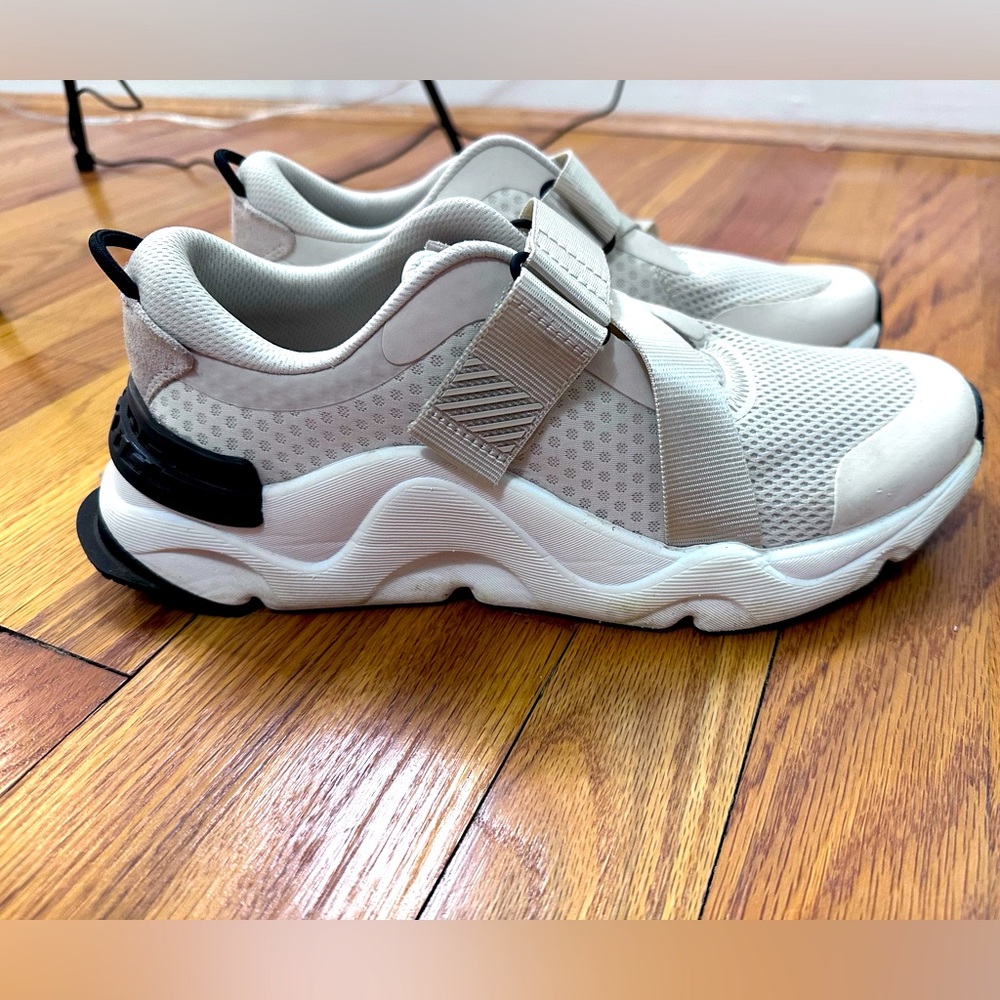 Sorel Kinetic tennis shoes size 9.5